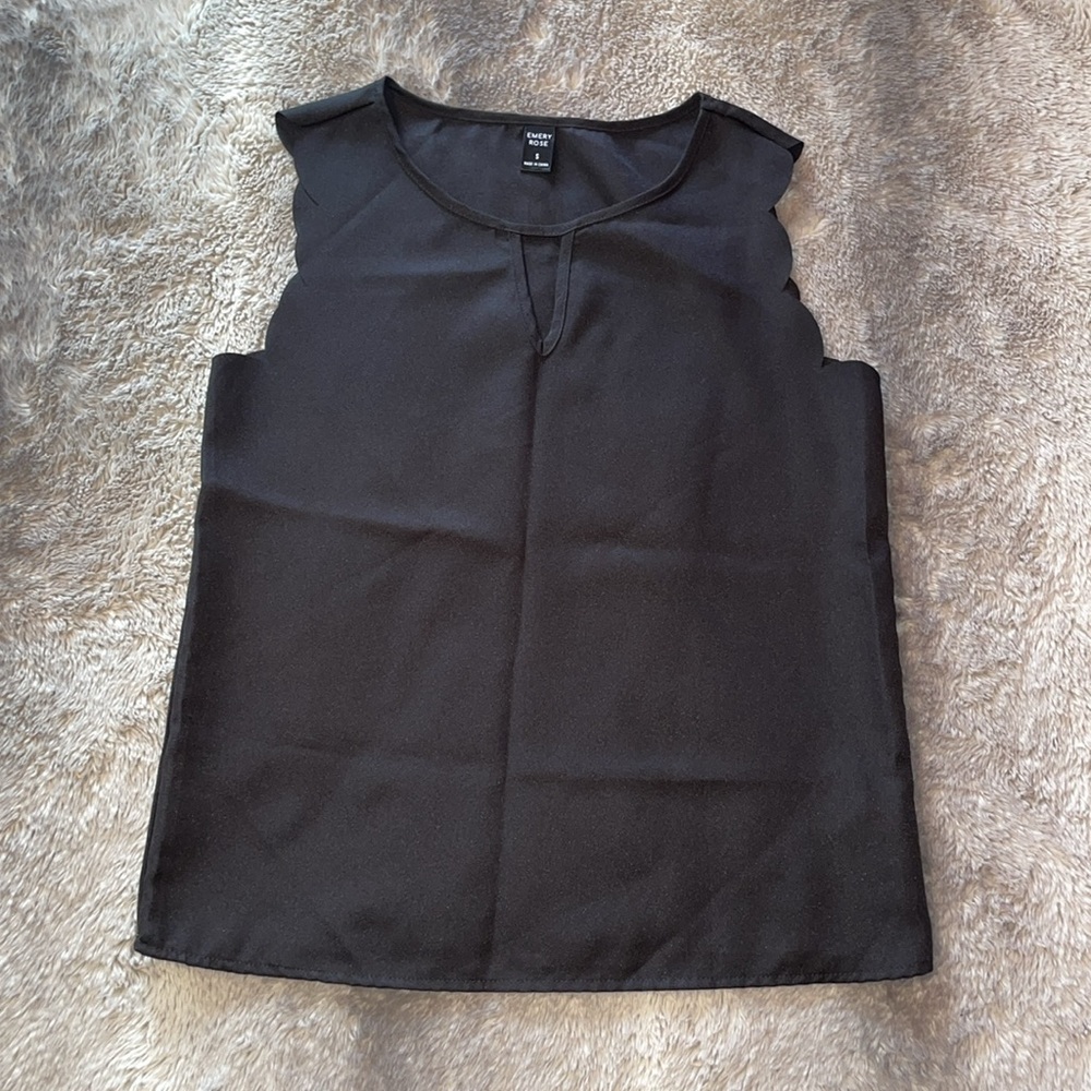 Emery Rose Black Scalloped Neck Tank 🖤 NWOT
